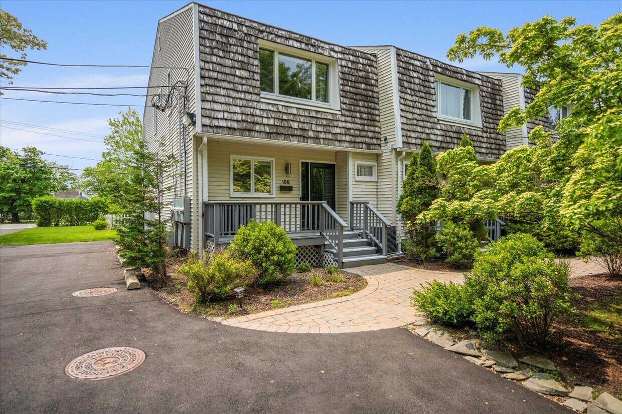 Primary Photo - 188 Main St