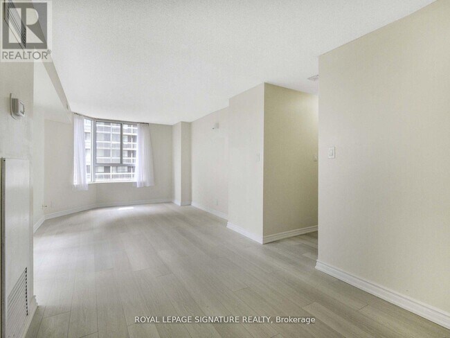 Photo du bâtiment - 44 Gerrard St W