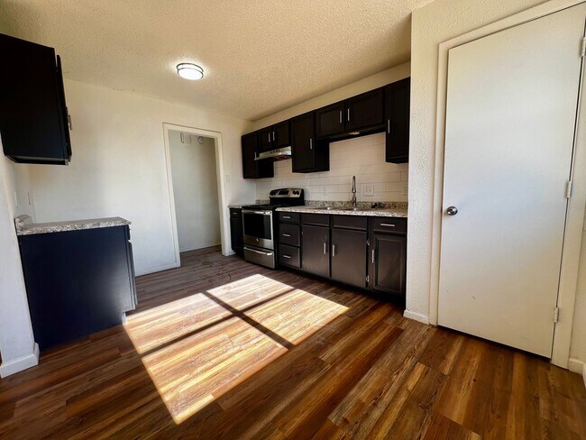 Building Photo - Charming Home Located in Lubbock Country Club