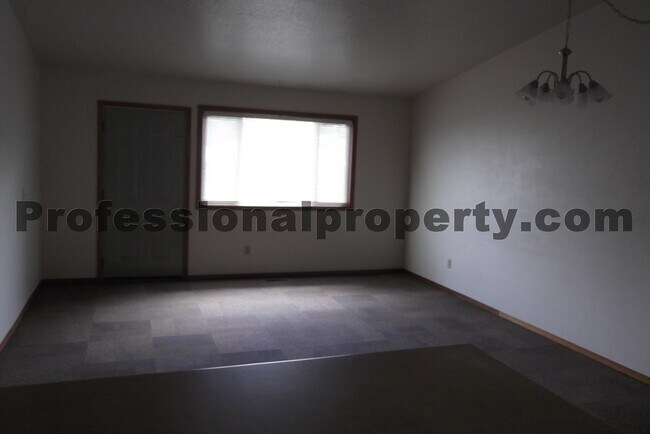Foto del edificio - 806 Spartan Dr