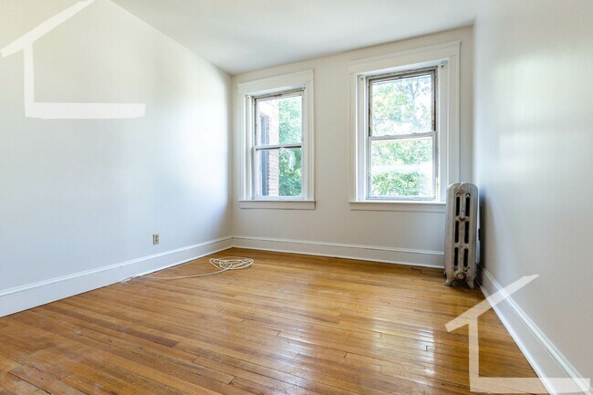 Building Photo - Solid, Budget-Friendly 3bd/1bath in Allston