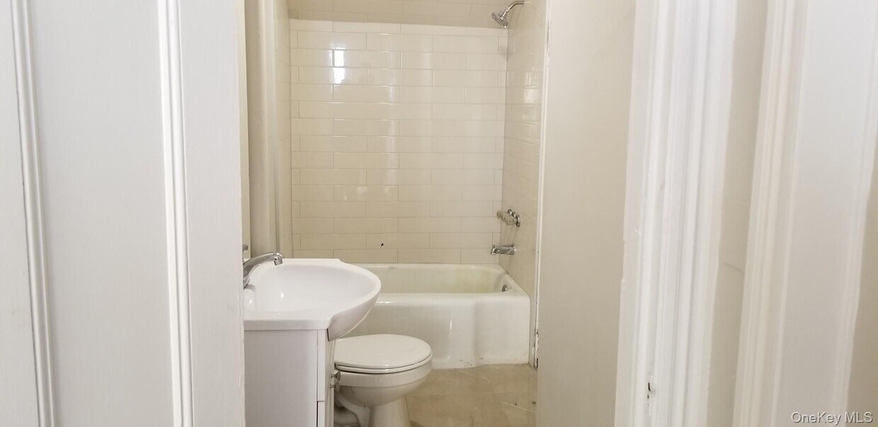 Building Photo - 77 Linden Ave