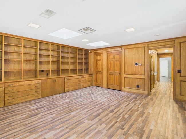 Building Photo - 6810 Montague Dr