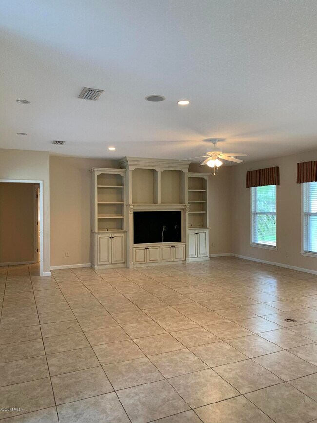 Building Photo - 12832 Old St Augustine Rd