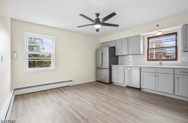 Building Photo - 161 Delafield Ave