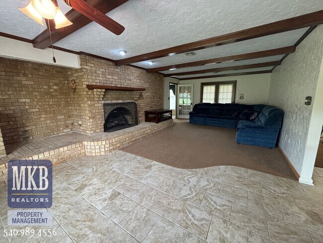 Foto del edificio - 5056 Catawba Valley Dr