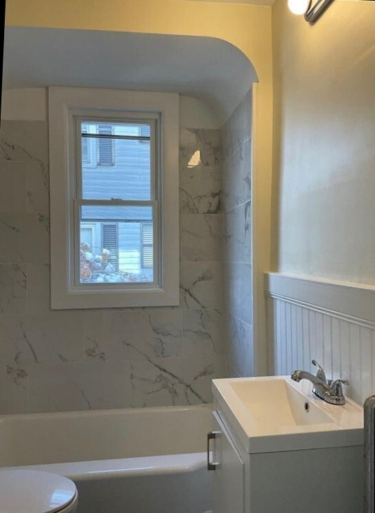 Building Photo - 564 High St