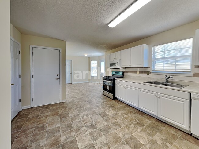 Building Photo - 112 Ventura Trl