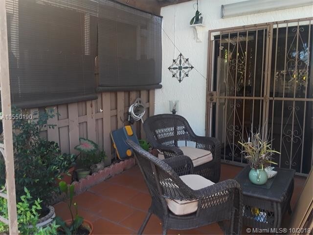 Foto del edificio - 11699 NW 1st Ln