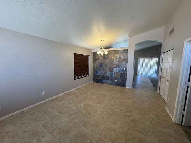 Foto del edificio - Beautiful & Cozy Chandler Home!