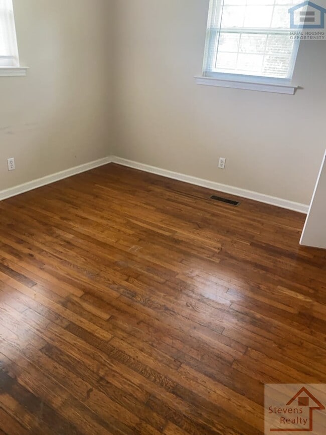 Building Photo - 207 Bermuda Dr