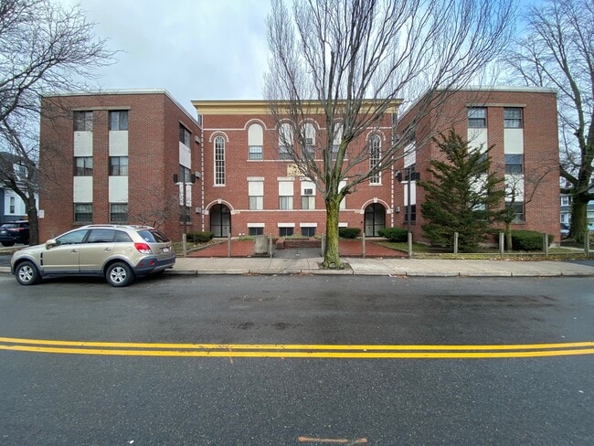Building Photo - 505 Chatham St