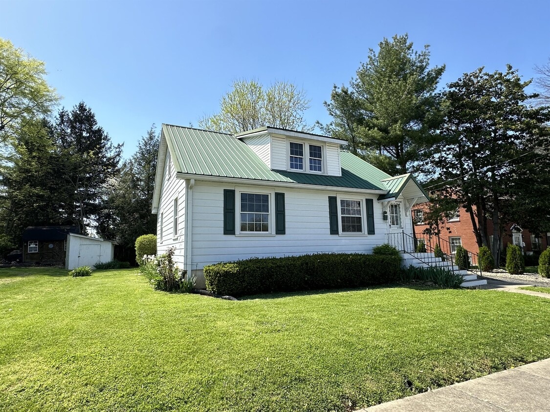 Primary Photo - 204 S Greensburg St