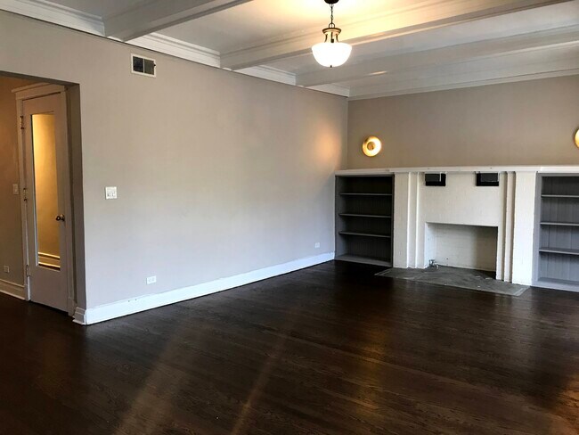 Building Photo - 844 W Lakeside Pl