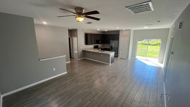 Foto del edificio - ADORABLE 3 Bedroom / 2 Bathroom Home in Pa...