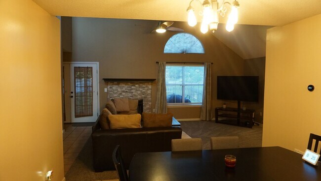 Foto del edificio - Beautiful home off Knights Academy