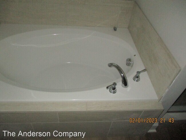Building Photo - 4 br, 3 bath House - 124 Chapel Court