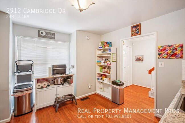 Building Photo - 2912 Cambridge Dr