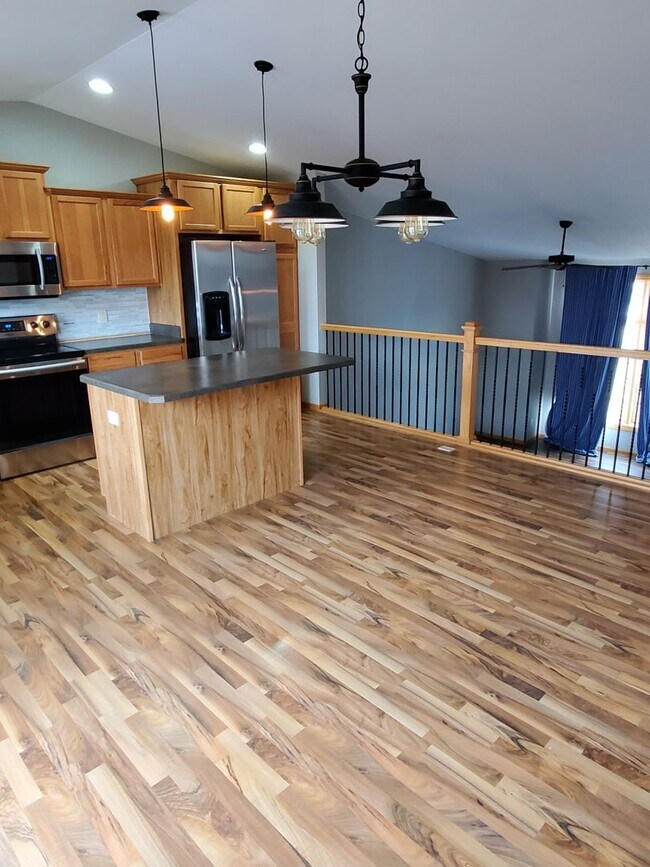 Foto del edificio - Beautiful 4 bedroom pet friendly house on ...