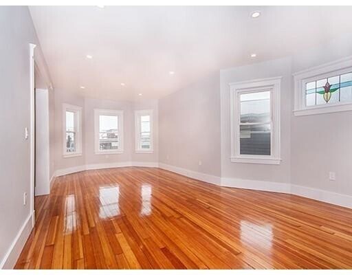 Foto del edificio - 72 Downer Ave