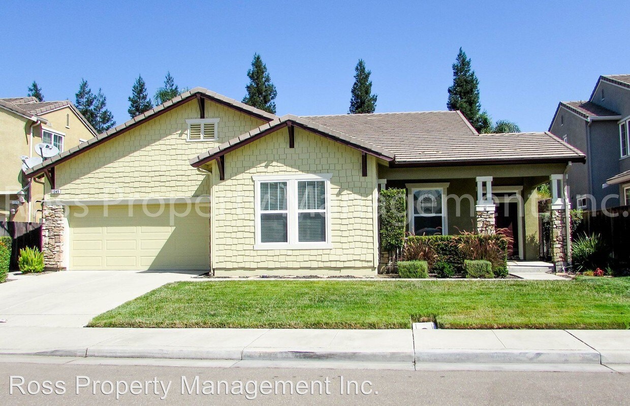 1345 Montauban St, Tracy, CA 95304 Room for Rent in Tracy, CA