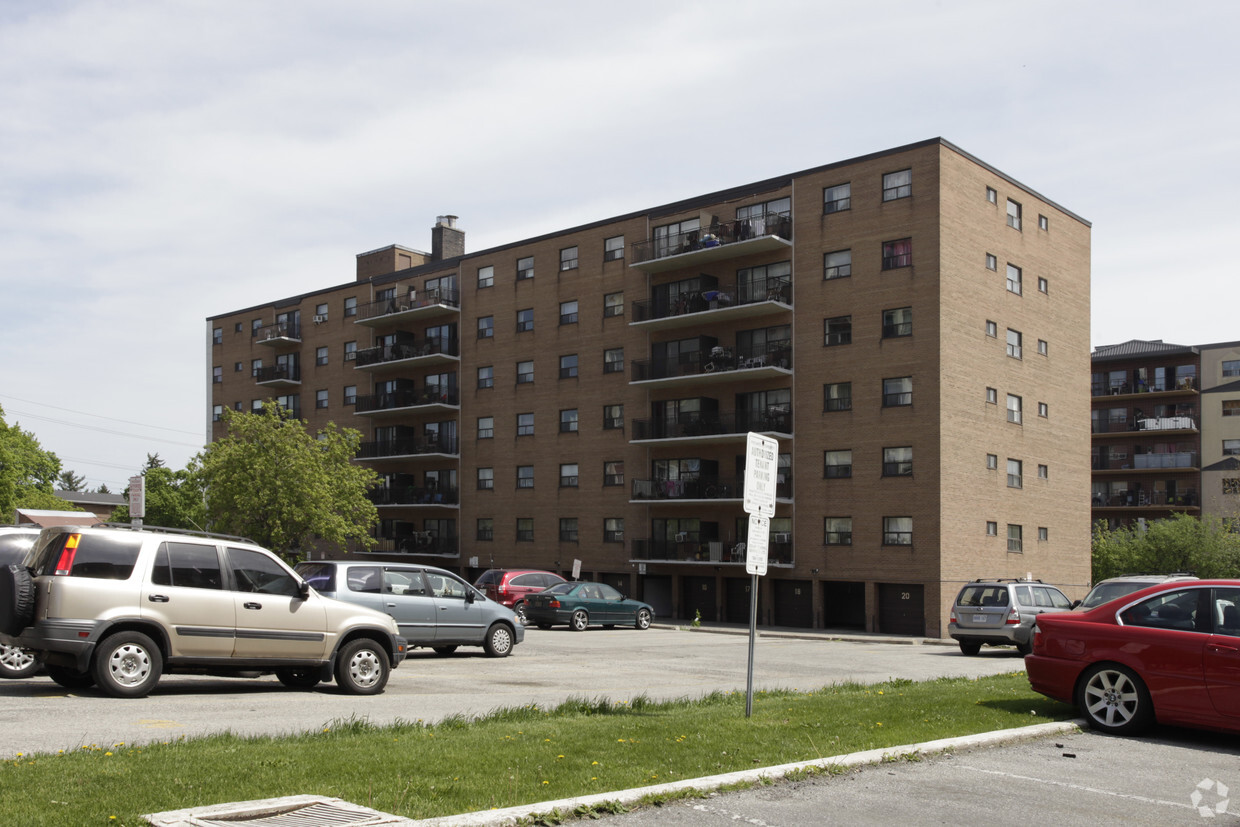 Building Photo - 4854 Bathurst St