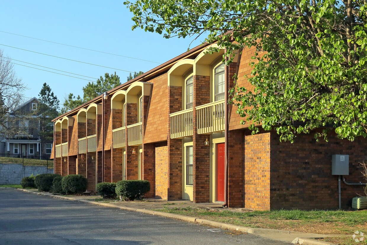 Foto del edificio - Delmarr Townhomes