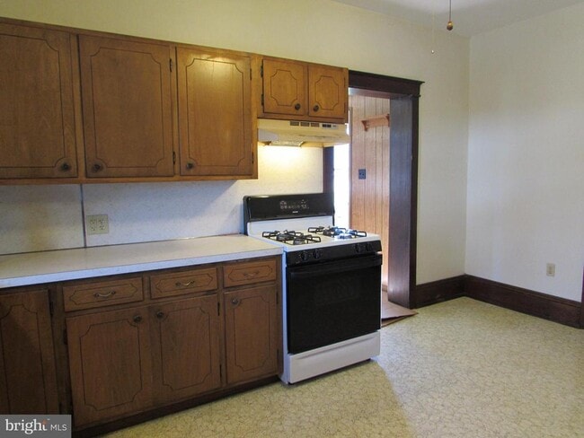 Building Photo - 33 N Kinzer Rd