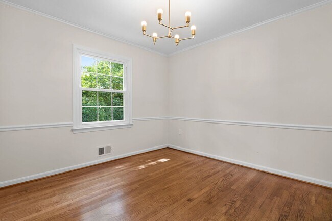 Foto del edificio - 5 Bed 3 Bath - Rockville Colonial - Update...