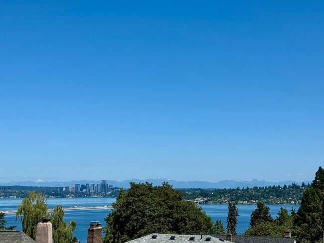 Building Photo - Mt. Baker Home