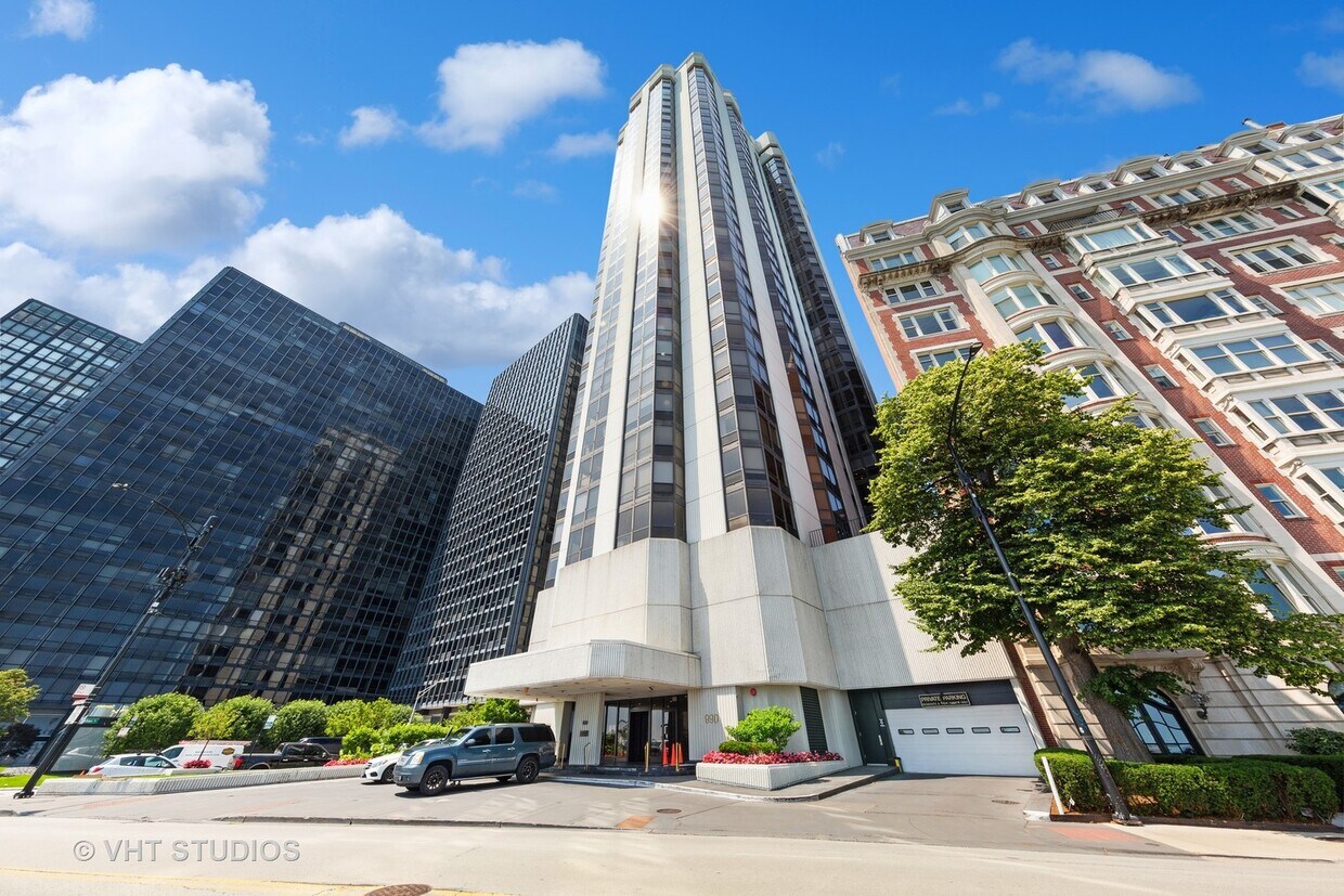 Primary Photo - 990 N Lake Shore Dr