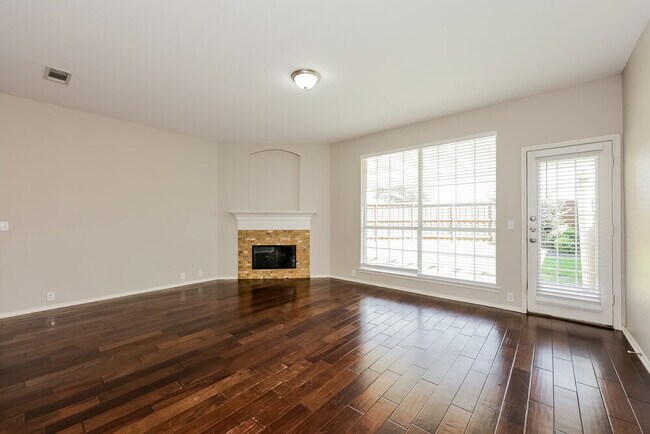 Building Photo - 2325 Cimmaron Dr