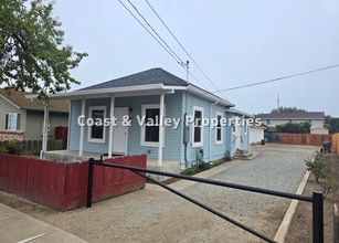Building Photo - 227 8th St