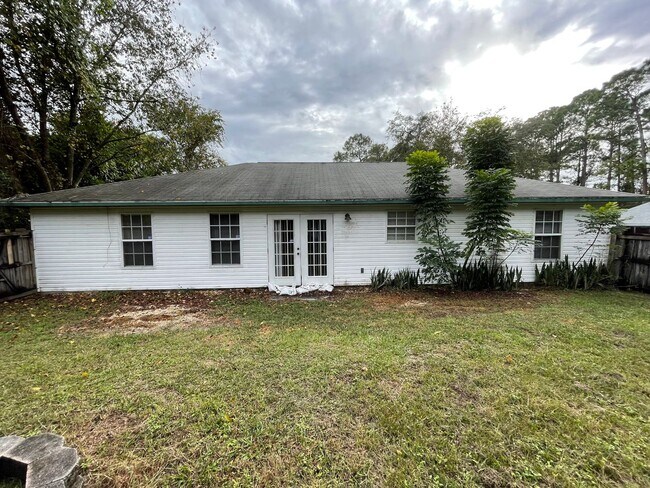 Foto del edificio - Lovely 3 Bedroom 2 Bath home in Deltona.  ...