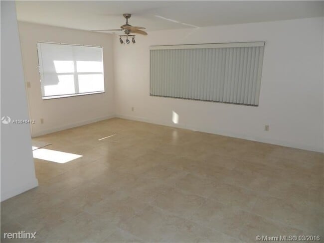 Building Photo - 1 br, 1 bath Apartment - 1980 NE 38th St