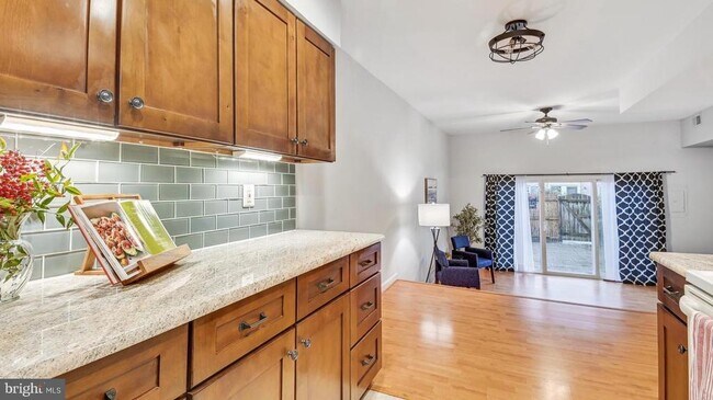 Foto del edificio - 8352 Forrester Blvd