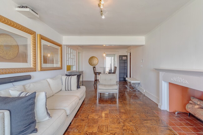 Living area - 1100 Coronado Ter