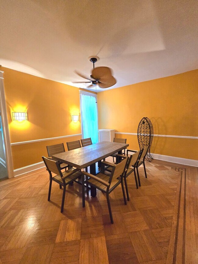 Foto del edificio - 3-Bedroom, 1.5 Bathroom Charles Village Townhouse