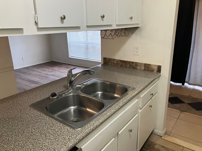 Foto del edificio - 5664 Los Gatos Dr