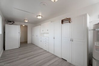 Building Photo - 5185 E Sun Valley Dr