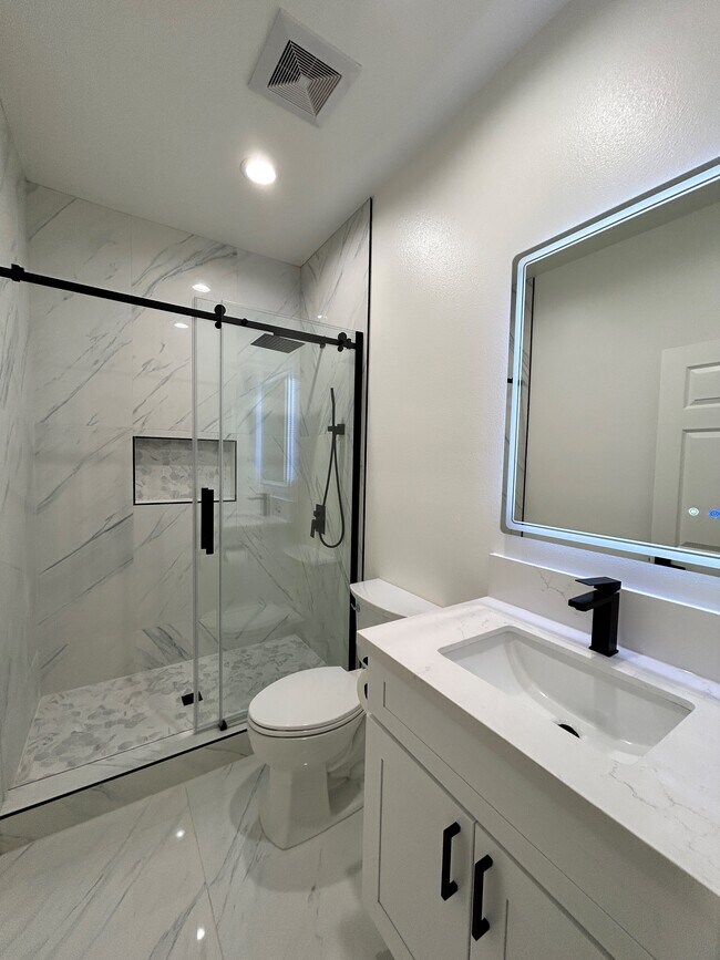Foto del edificio - 13294 Whitney Cir