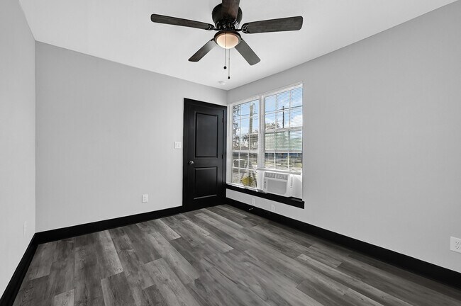 Foto del edificio - 1313 10th St