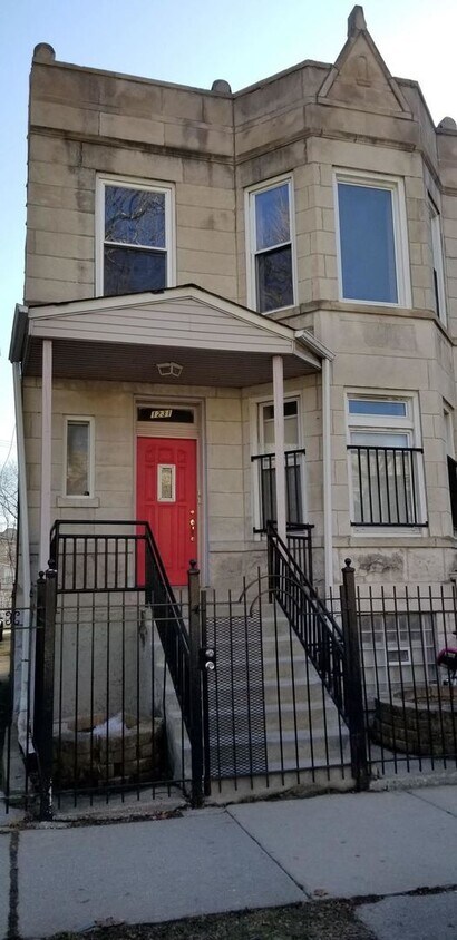 Primary Photo - 1231 S Millard Ave
