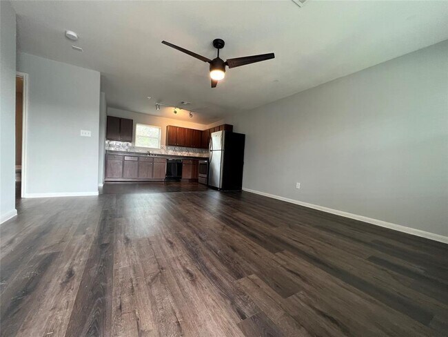 Foto del edificio - 22921 Birnam Wood Blvd