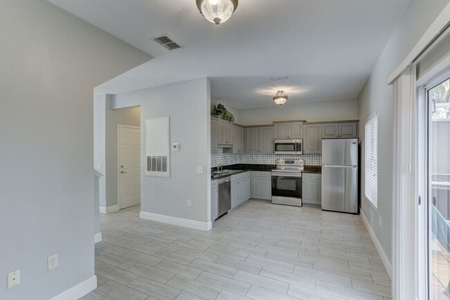 Building Photo - 7686 Plantation Cir