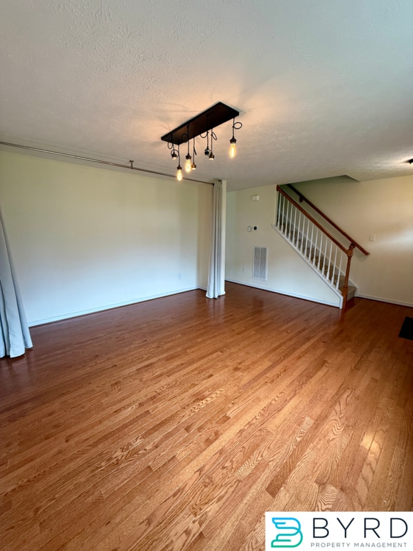 Building Photo - 1013 Sycamore Crest Dr
