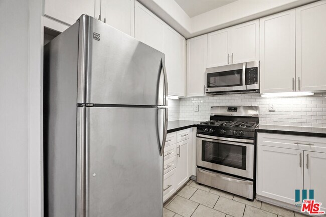 Foto del edificio - 1561 S Barrington Ave