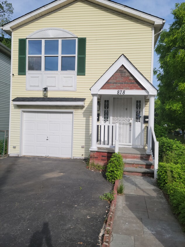 Primary Photo - 878 Hunterdon St