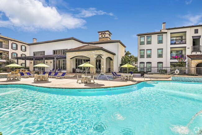 Serene Poolside Living at Amalfi at Tuscan Lakes - Amalfi at Tuscan Lakes