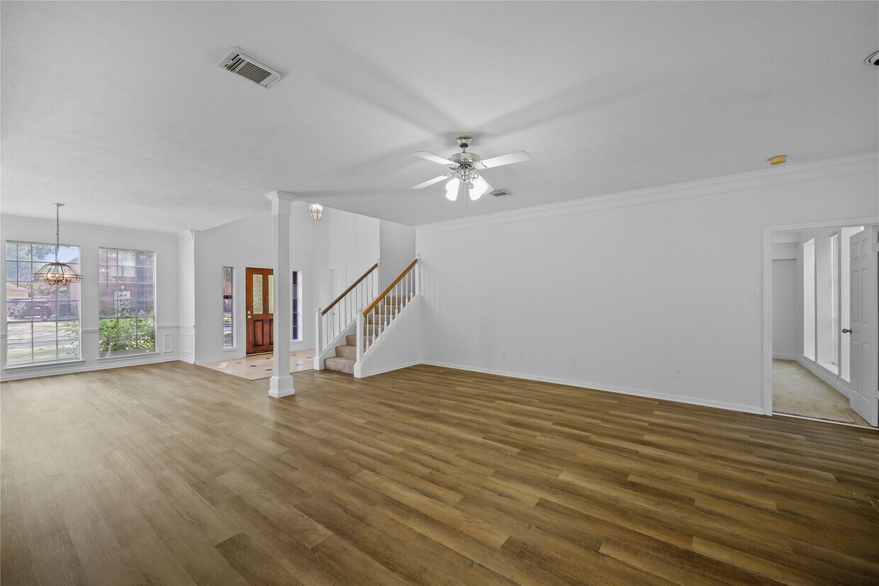 Foto del edificio - 5803 Ancient Oaks Dr